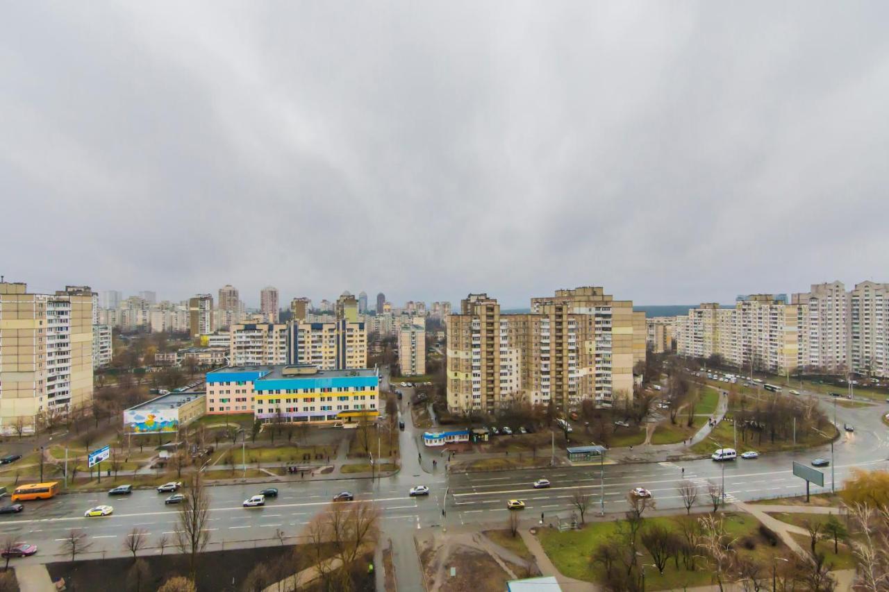 Уютная, Просторная Видовая Трехкомнатная Квартира Возле Метро Академгородок На 6 Мест キエフ エクステリア 写真