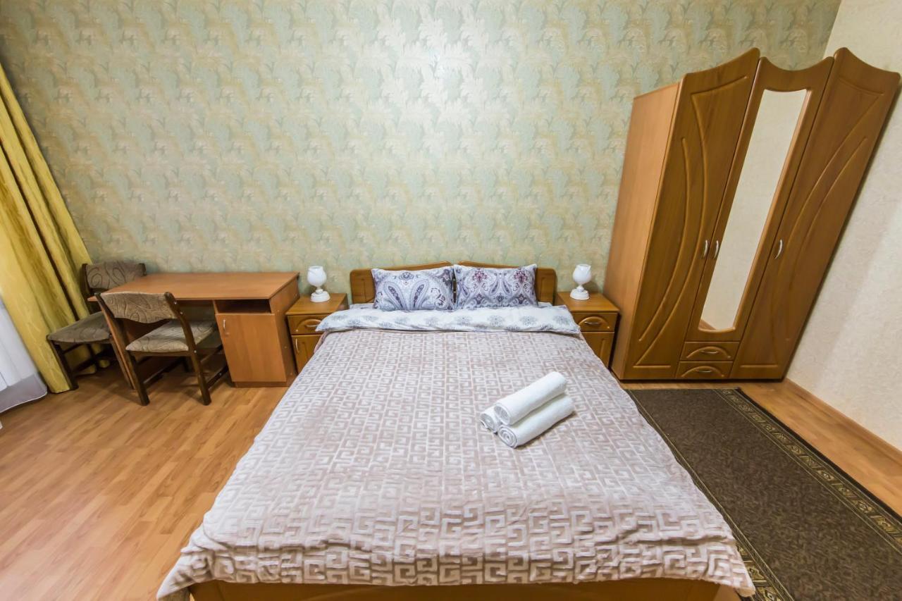 Уютная, Просторная Видовая Трехкомнатная Квартира Возле Метро Академгородок На 6 Мест キエフ エクステリア 写真
